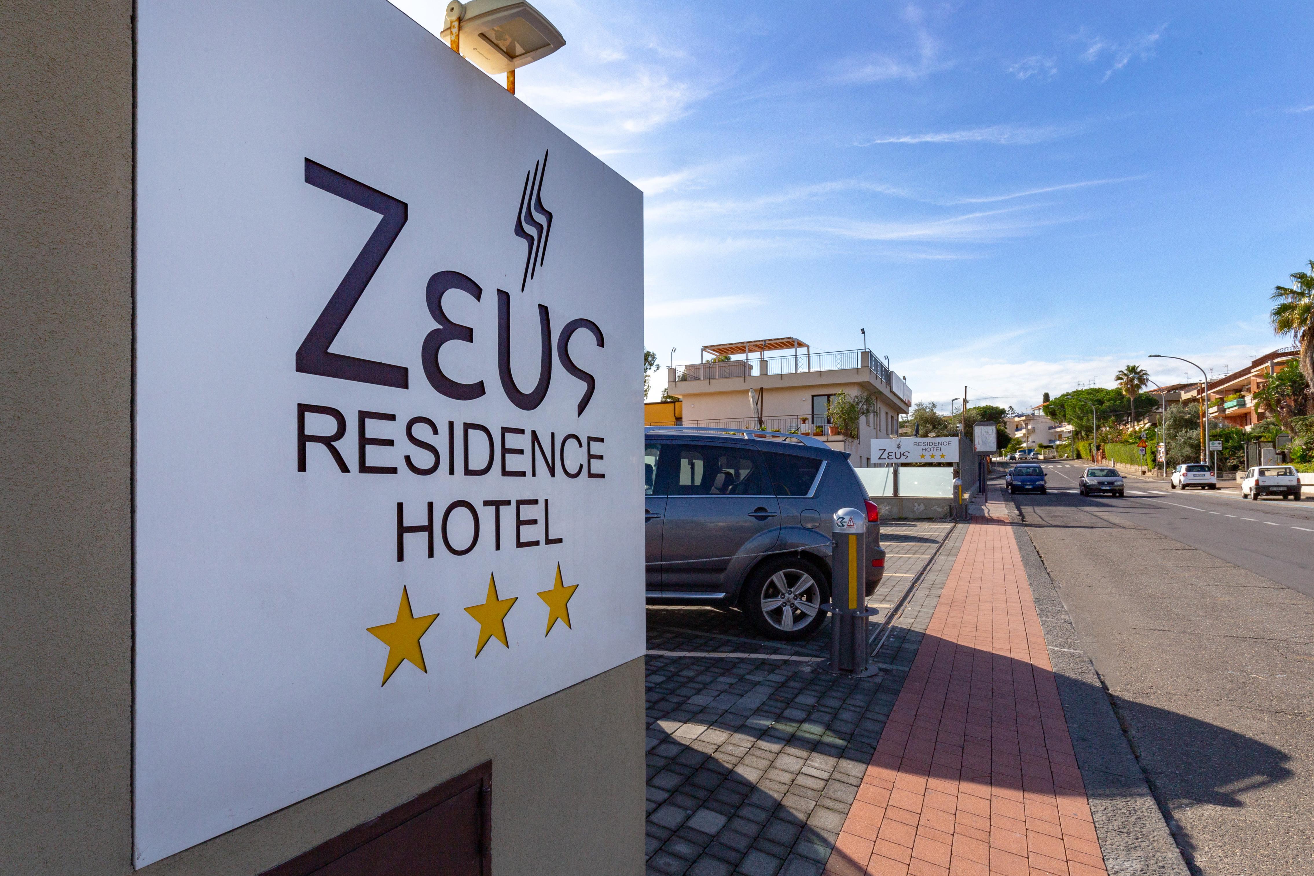 Zeus Hotel - Aparthotel - Meeting & Congress Катания Екстериор снимка